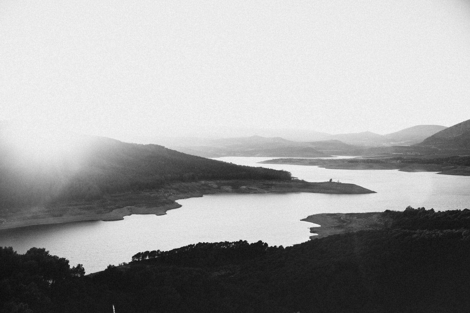 Paarshooting Andalusien Schweiz natürliche authentische ungestellte Paarfotos Sonnenuntergang Paarfotos