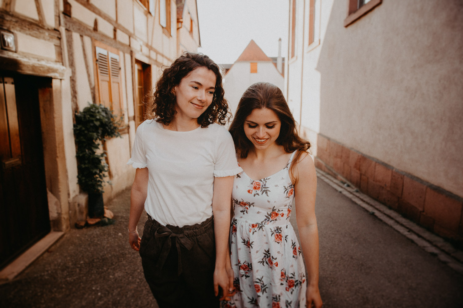 Hochzeitsfotografin Paarfotografin Beste Freundinnen Shooting Elsass Riquewihr Frankreich Reichenweier Fotografin Paarshooting