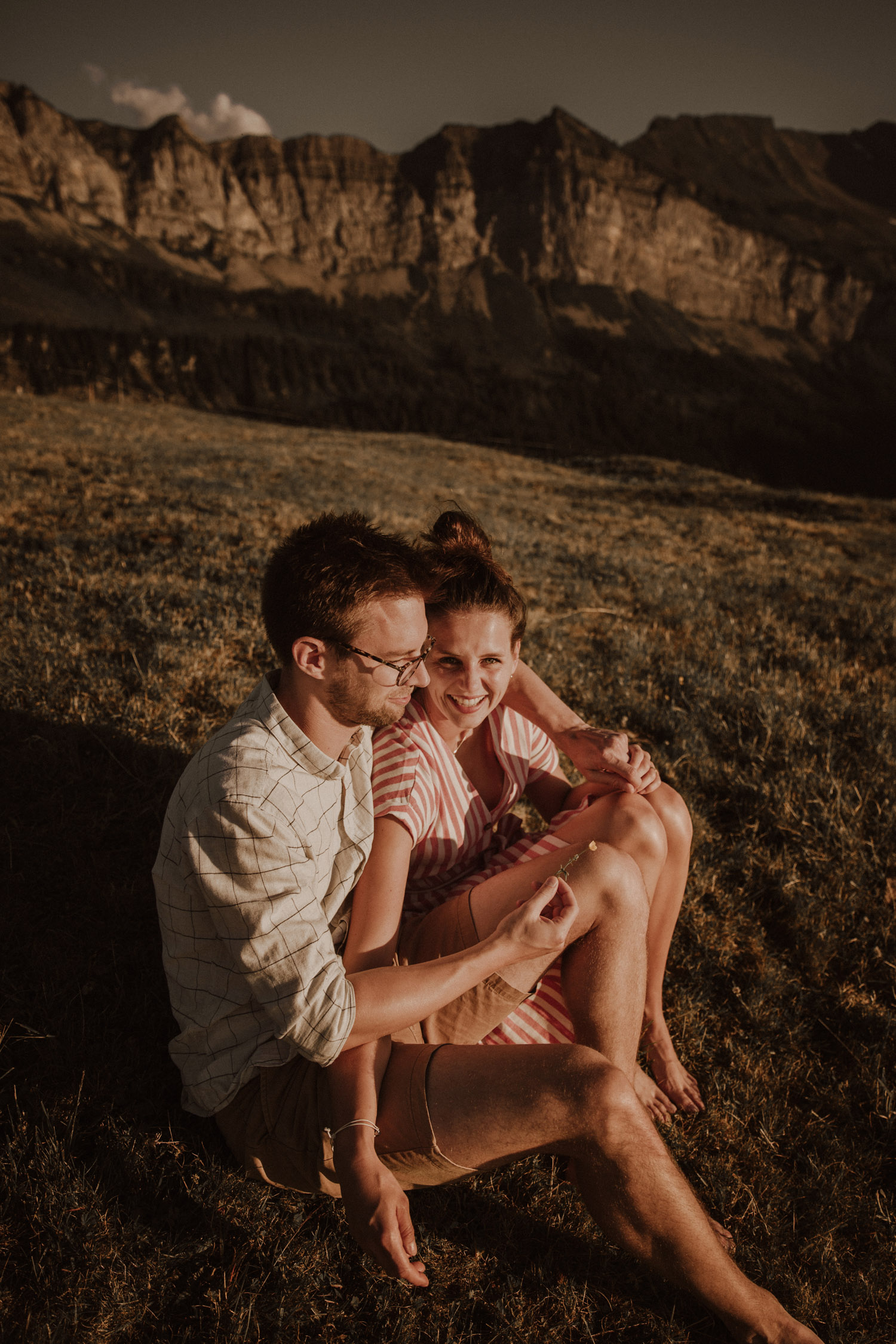 After Wedding Shooting Paarshooting in den Bergen Hochzeitsfotografin Niederbauen Chulm Paarfotos Brautkleid Schweiz Nidwalden