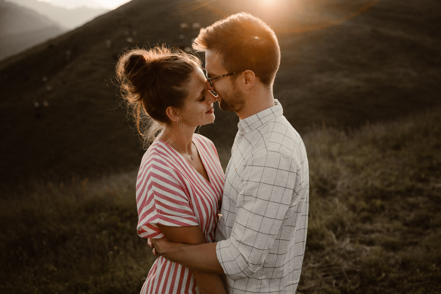 After Wedding Shooting Paarshooting in den Bergen Hochzeitsfotografin Niederbauen Chulm Paarfotos Brautkleid Schweiz Nidwalden