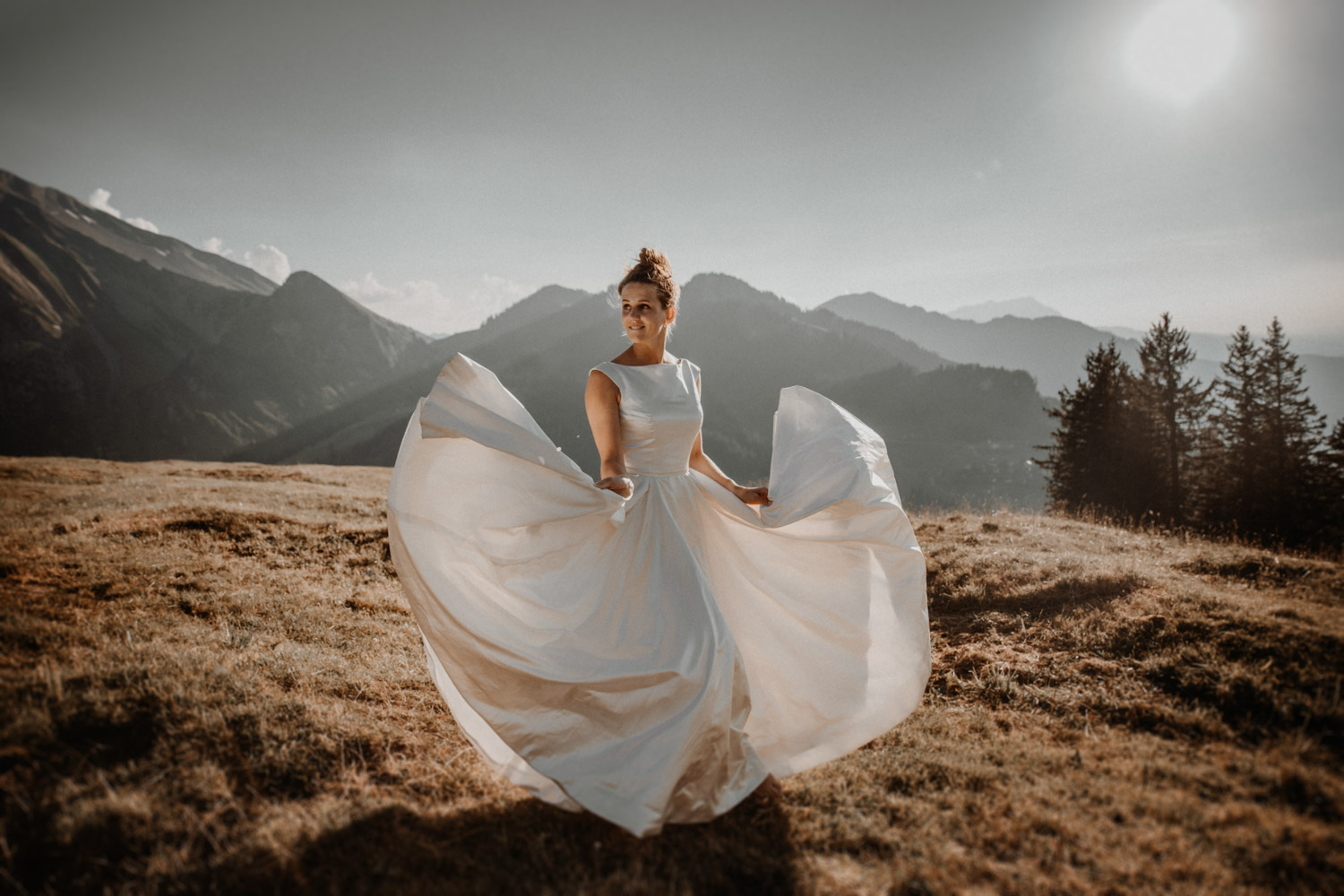 After Wedding Shooting Paarshooting in den Bergen Hochzeitsfotografin Niederbauen Chulm Paarfotos Brautkleid Schweiz Nidwalden