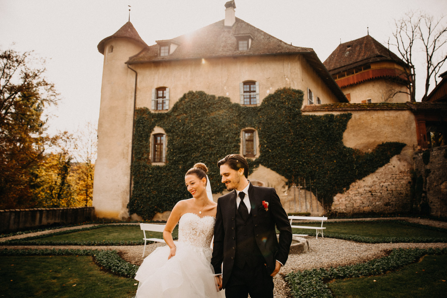 Hochzeitsfotografie Basel Schweiz First Look Braut Bräutigam Schloss Wildenstein natürliche Hochzeitsfotos