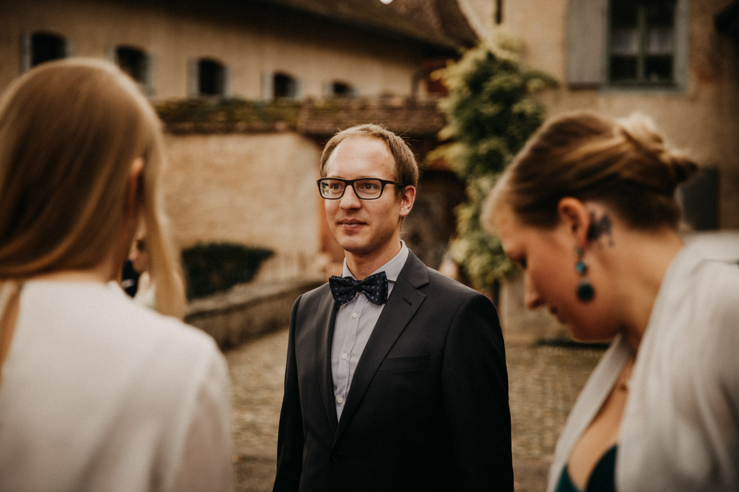 Hochzeitsfotografie Basel Schweiz Schloss Wildenstein Hochzeitsgäste Empfang