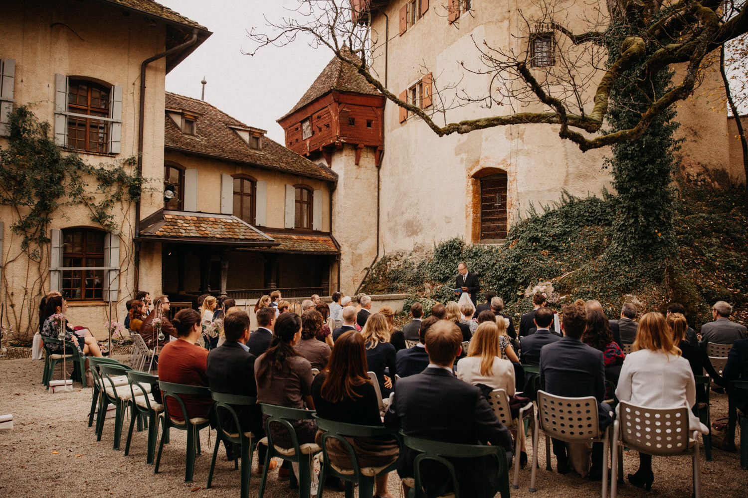 Hochzeitsfotografie Basel Schweiz Schloss Wildenstein Outdoor Trauung Freie Trauung