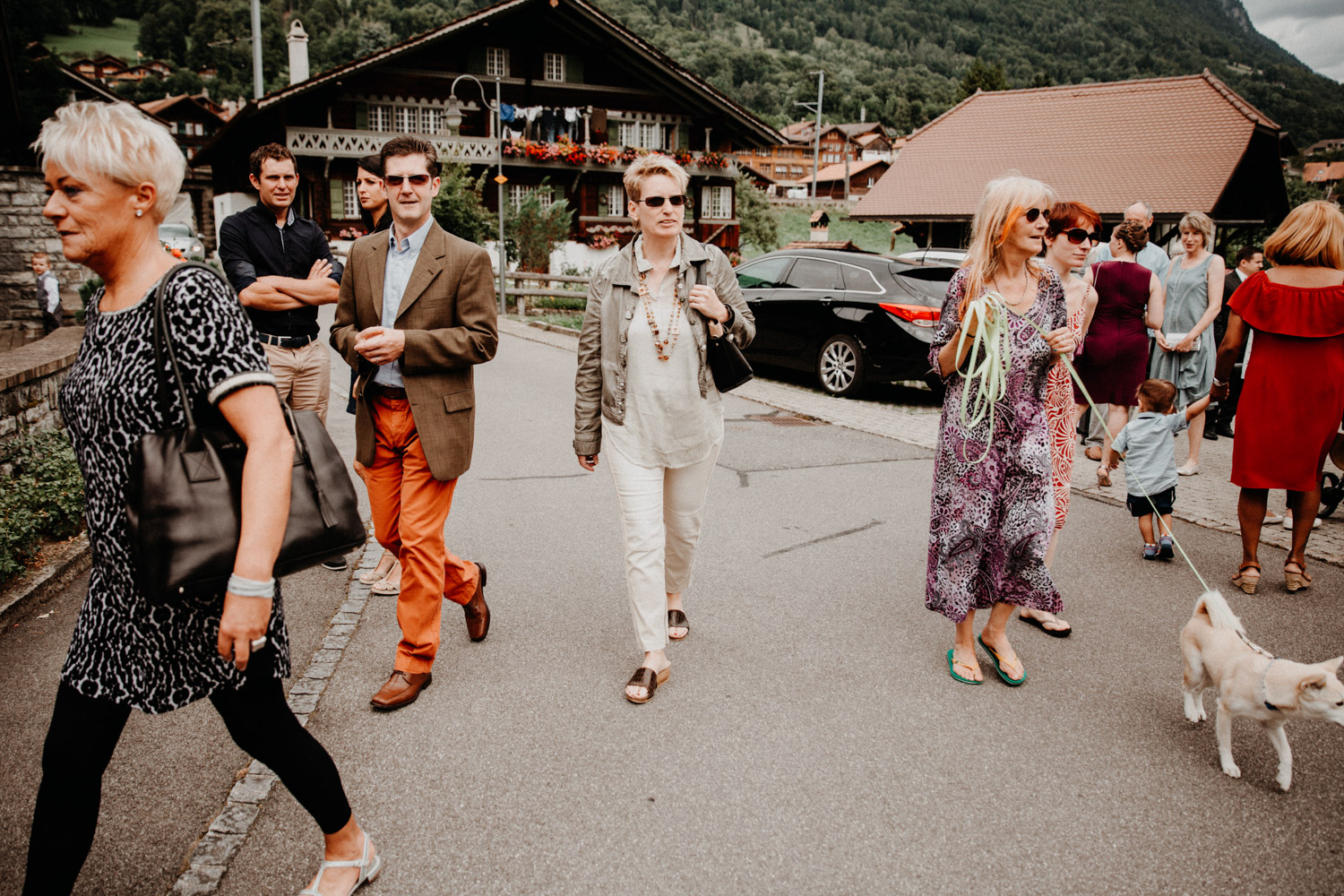 Hochzeitsfotografin Bern Schweiz Interlaken kirchliche Trauung Hochzeitsgäste