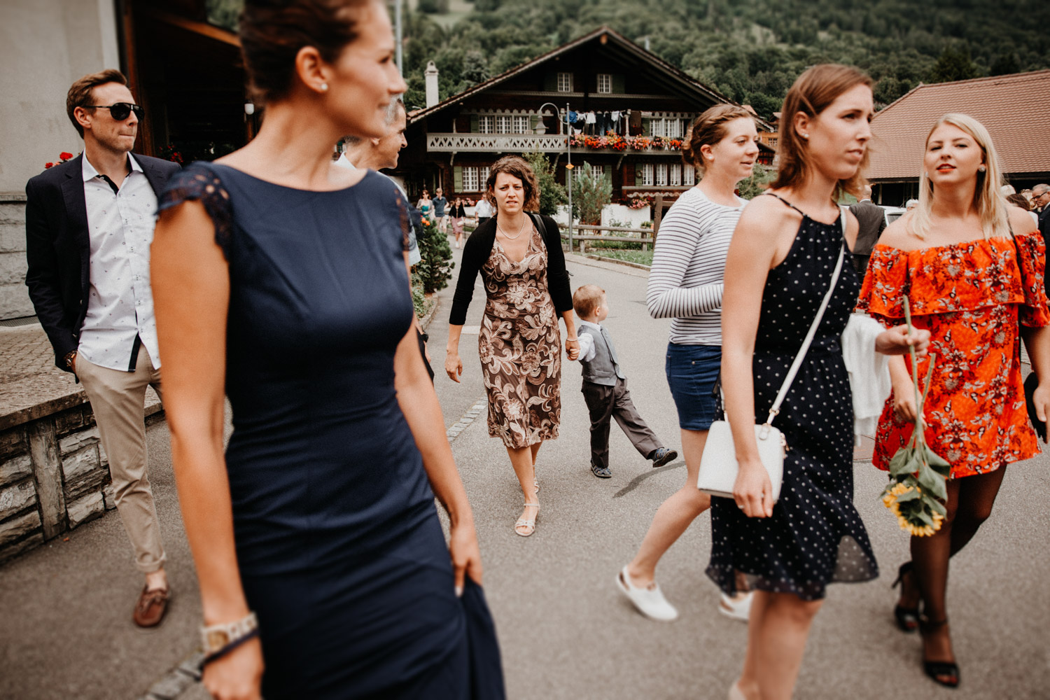 Hochzeitsfotografin Bern Schweiz Interlaken kirchliche Trauung Hochzeitsgäste