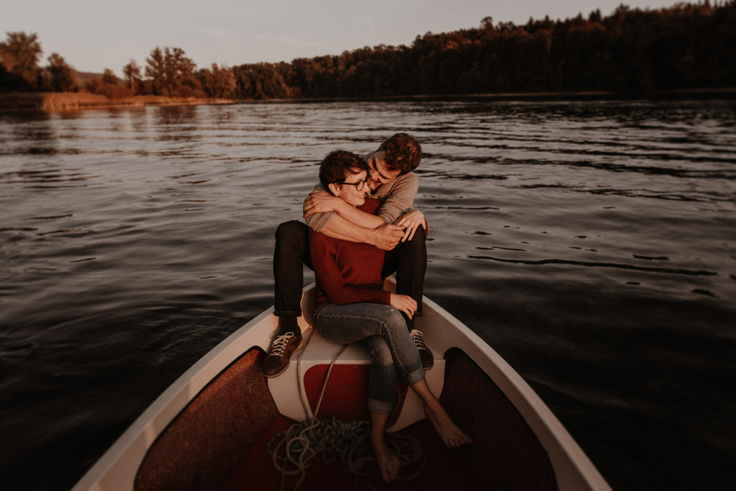 Couple shoot in Switzerland river rowing boat sunset summer whine romantic unposed natural