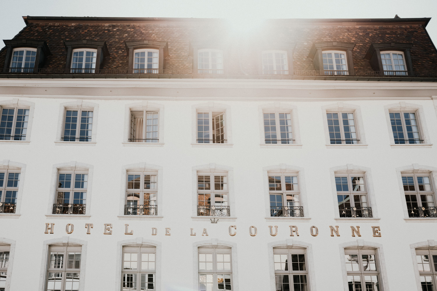 Hochzeitsfotograf in der St.Ursen-Kathedrale Solothurn Schweiz freie Trauung Altstadt natürliche Hochzeitsfotografie Hotel La Couronne