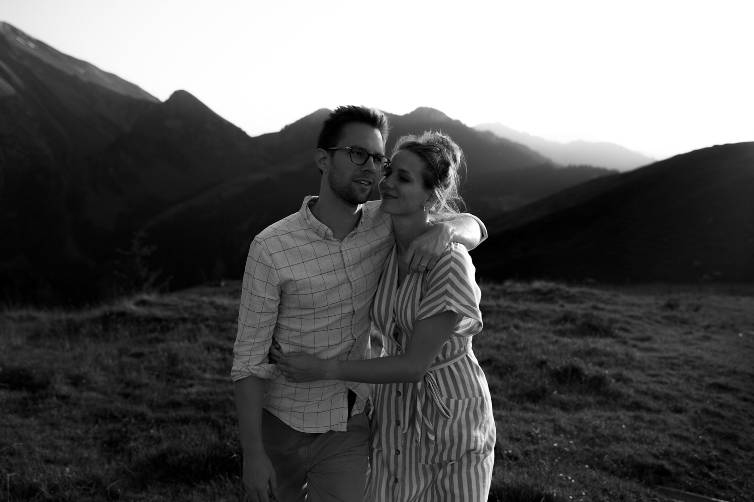 couple hugging in the Swiss alps photographed by Swiss elopement photographer