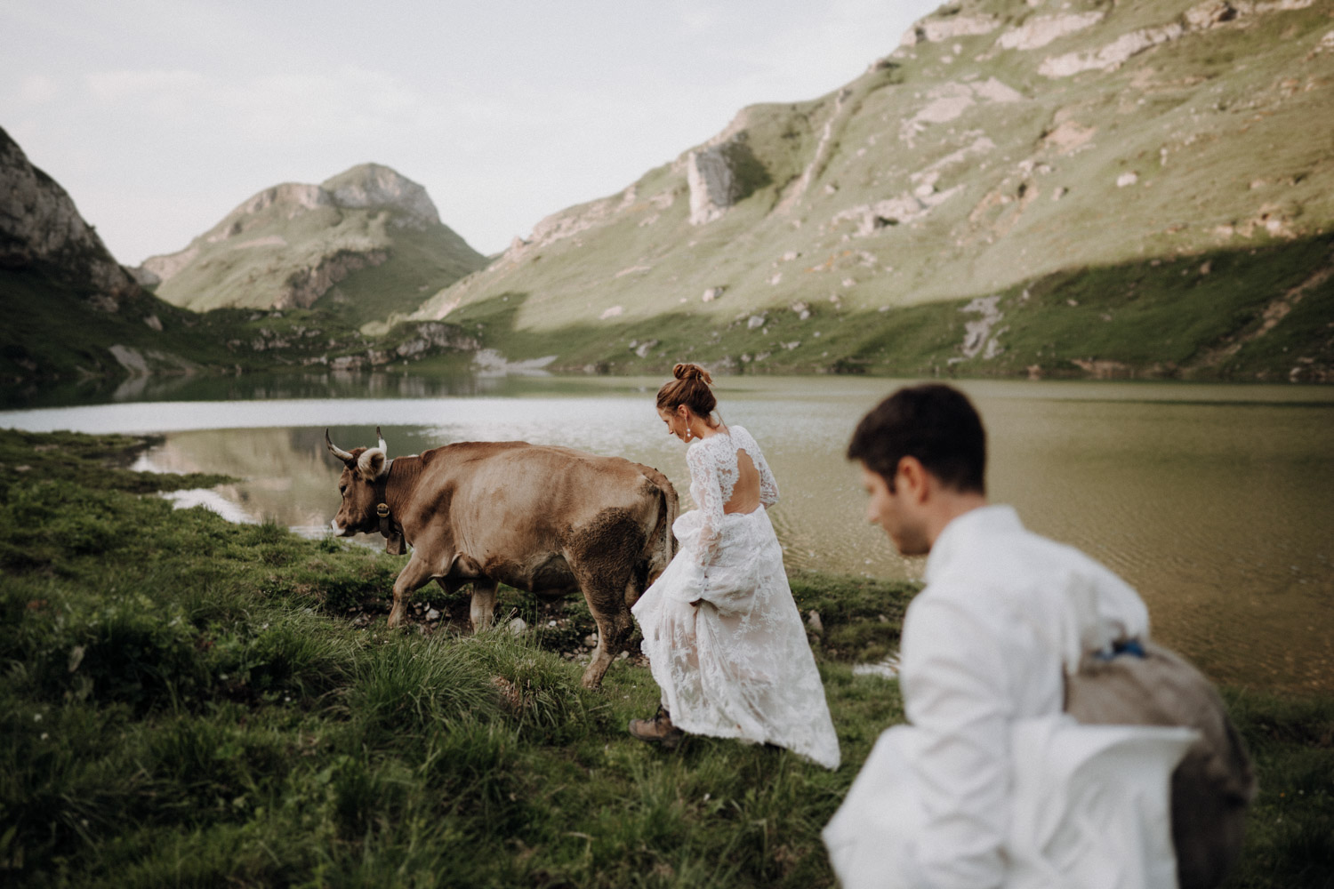 Hochzeitsfotografin Schweiz After Wedding Shooting in den Bergen in Uri auf der Alp Chäppeliberg Spilau Elopement