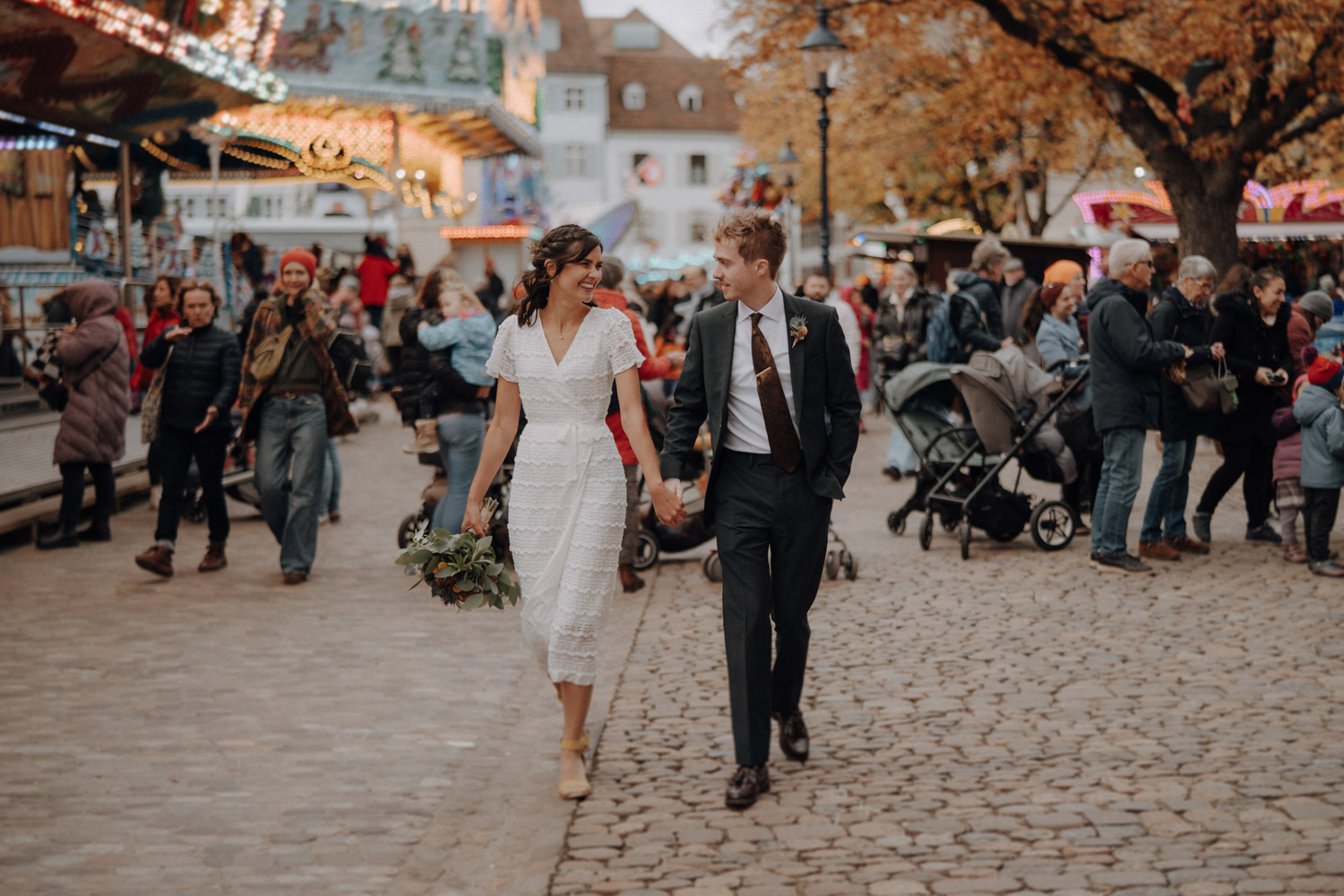 Braut und Bräutigam an Hochzeit bei Herbstmesse in Basel