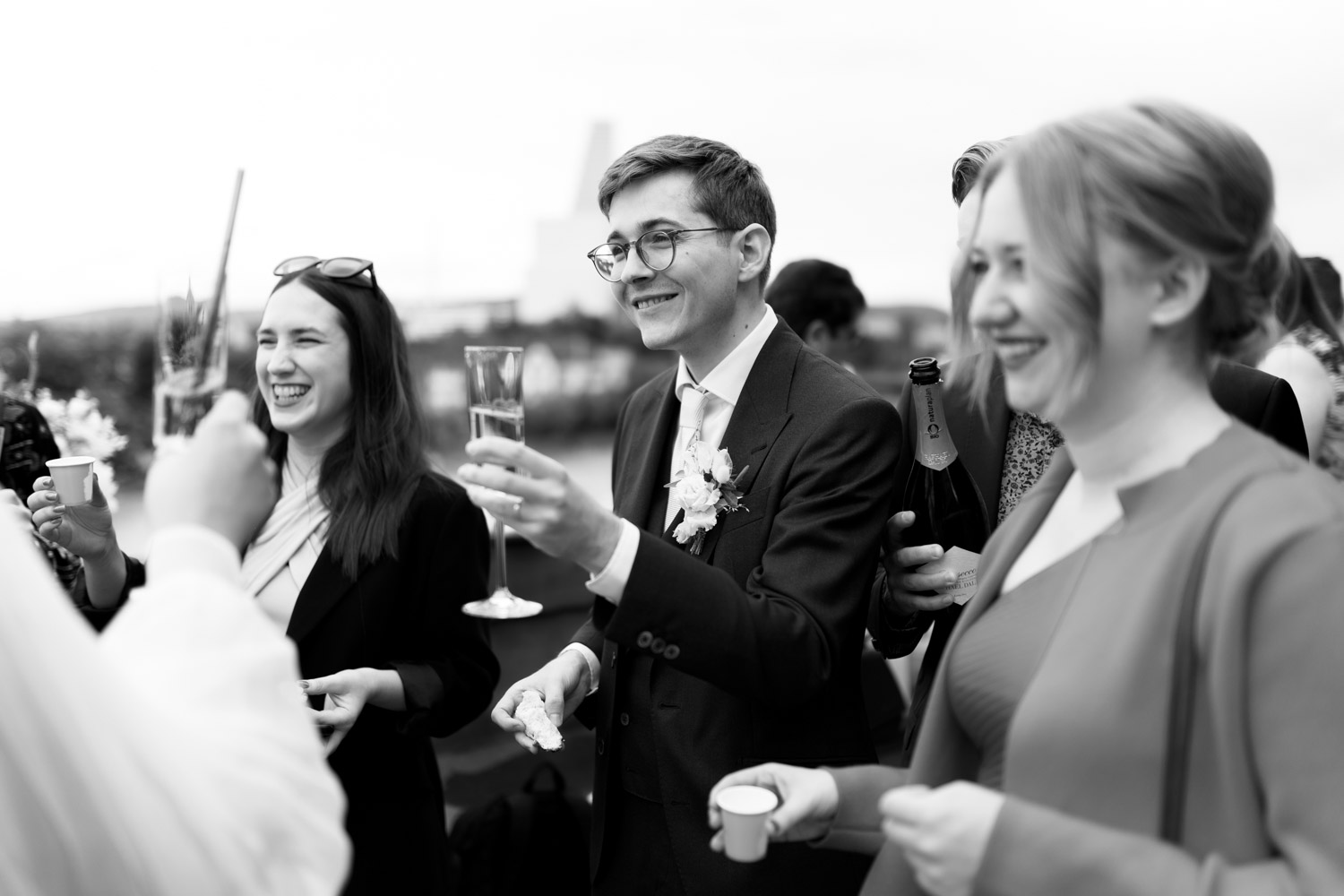 Dokumentarische Fotos Hochzeit Empfang Apero Portraits der Gäste