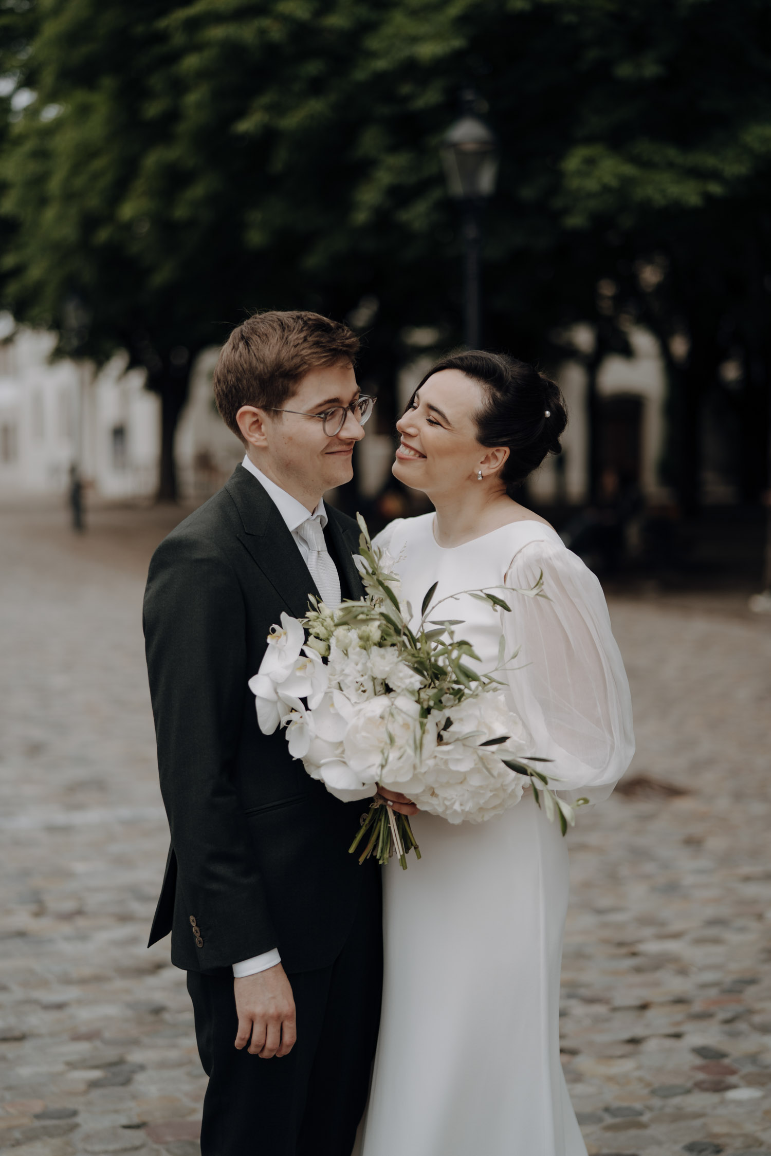 Brautpaar Fotoshooting Stadt Basel Münster Hochzeitsfotograf