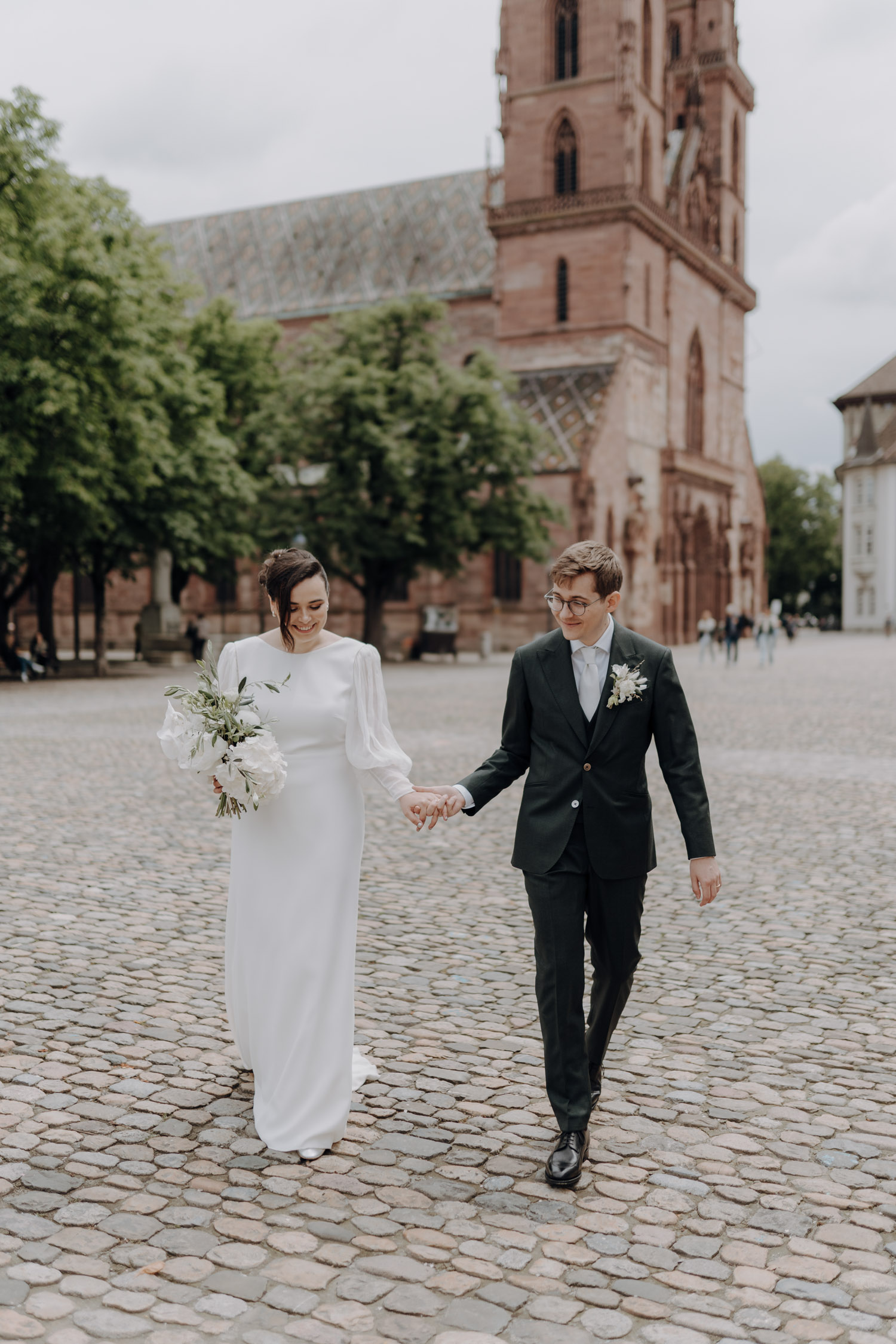 Brautpaar Fotoshooting Stadt Basel Münster Hochzeitsfotograf