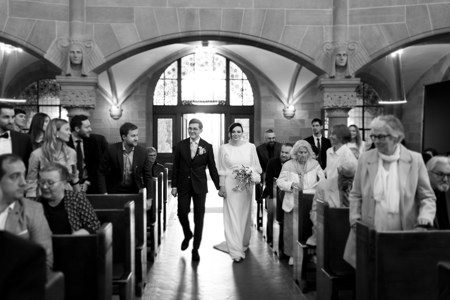 Hochzeit Paulus Kirche Basel Hochzeitsfotograf dokumentarisch Einzug Brautpaar