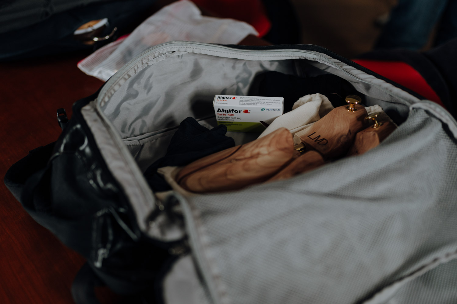 Detailaufnahme bei Getting Ready Hochzeit Bern Hochzeitsfotograf