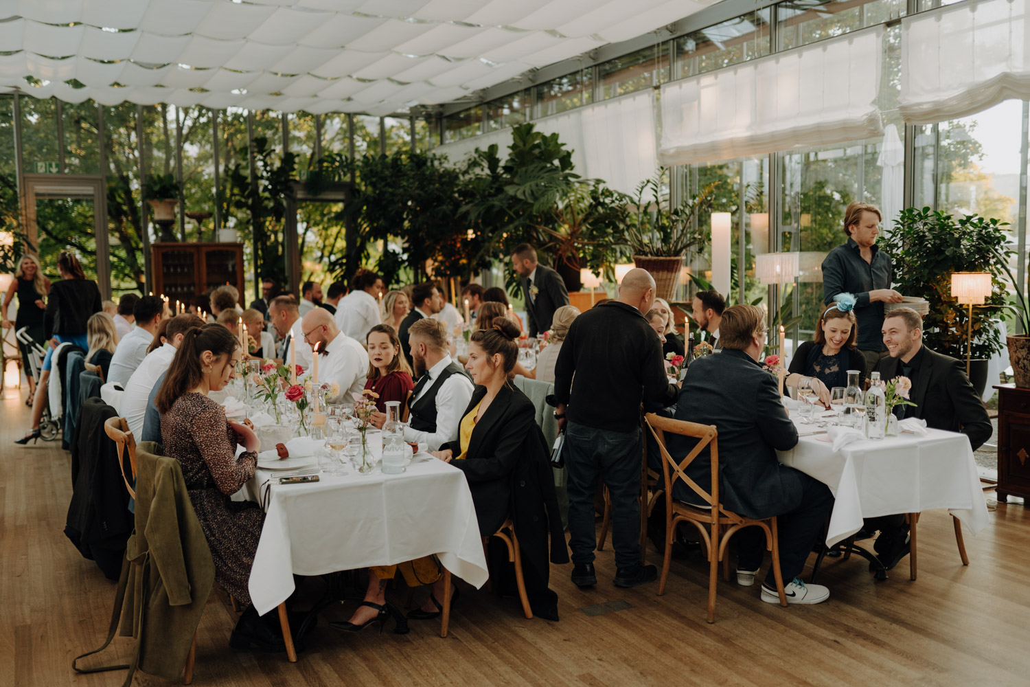 Hochzeitsfest im Restaurant Schöngrün in Bern Hochzeitsfotograf Schweiz