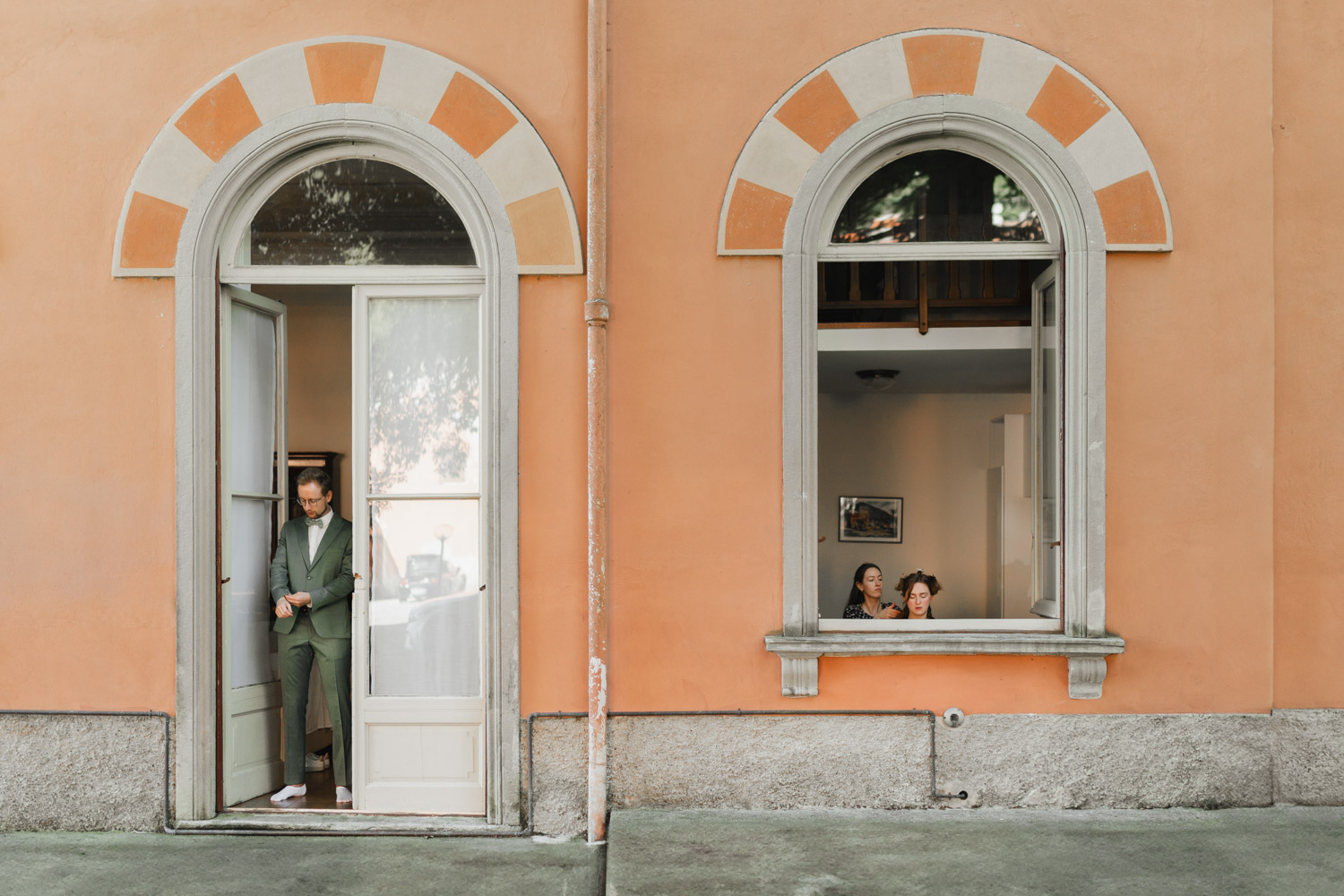 Getting Ready Hochzeitsfotograf am Comer See Lago di Como in Italien in der Villa Regina Teodolinda neben der Villa Balbiano