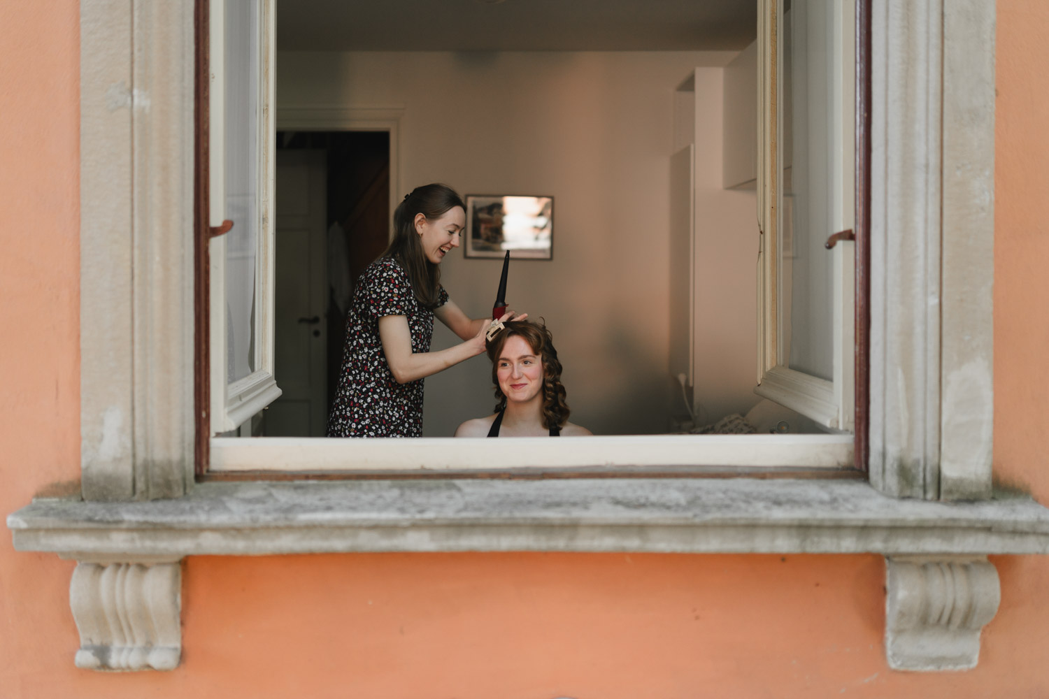 Getting Ready Hochzeitsfotograf am Comer See Lago di Como in Italien in der Villa Regina Teodolinda neben der Villa Balbiano