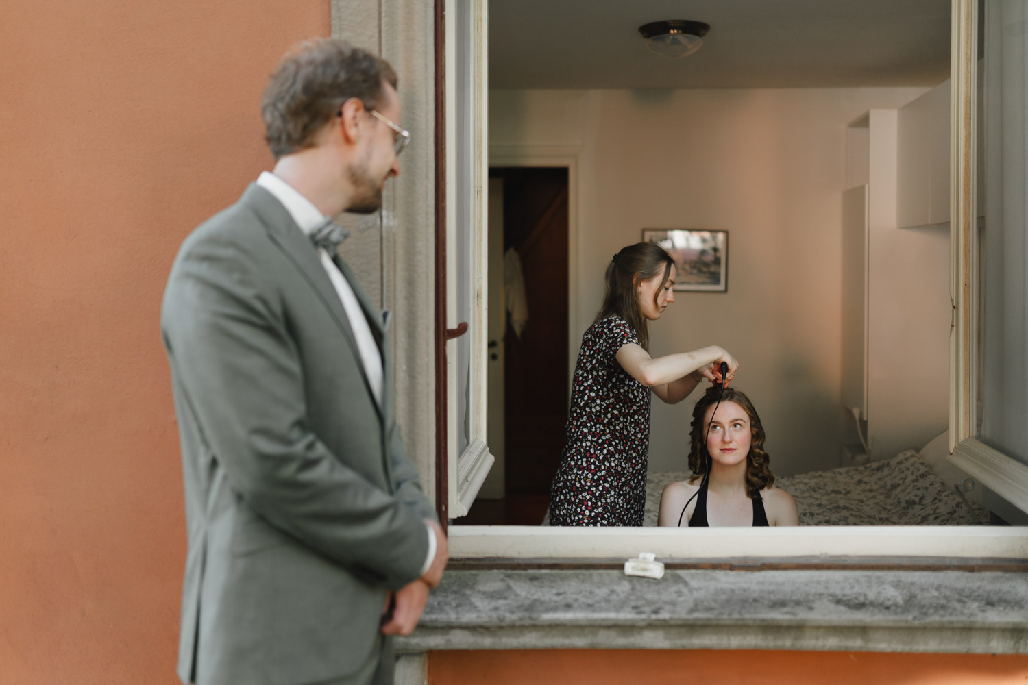 Getting Ready Hochzeitsfotograf am Comer See Lago di Como in Italien in der Villa Regina Teodolinda neben der Villa Balbiano