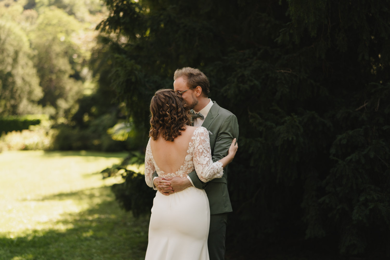 First Look Hochzeitsfotograf am Comer See Lago di Como in Italien in der Villa Regina Teodolinda neben der Villa Balbiano