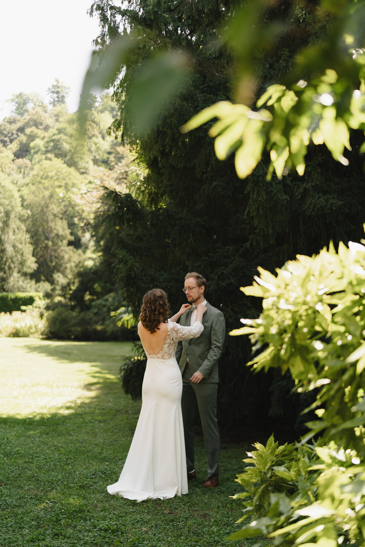First Look Hochzeitsfotograf am Comer See Lago di Como in Italien in der Villa Regina Teodolinda neben der Villa Balbiano
