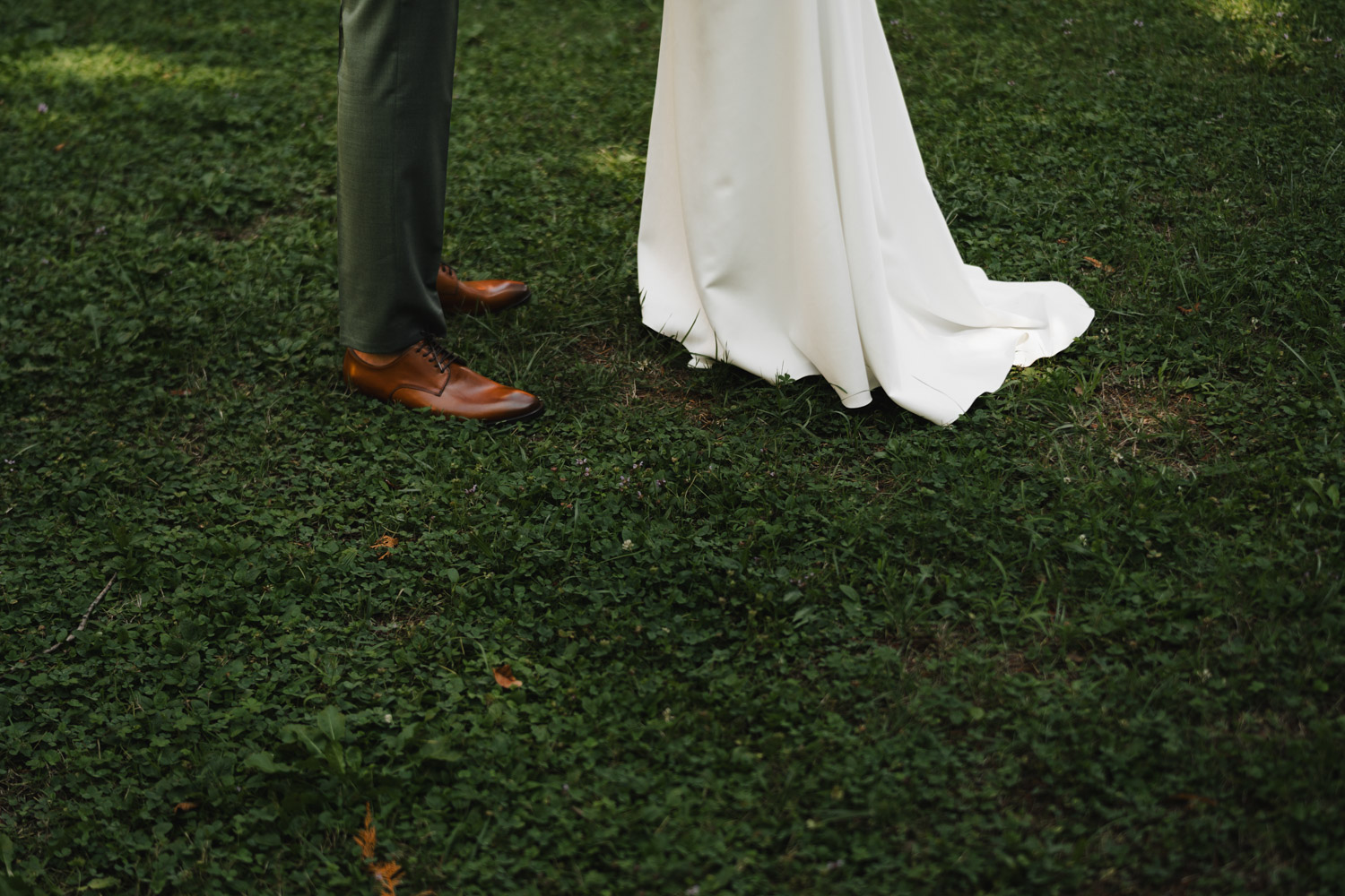 First Look Hochzeitsfotograf am Comer See Lago di Como in Italien in der Villa Regina Teodolinda neben der Villa Balbiano
