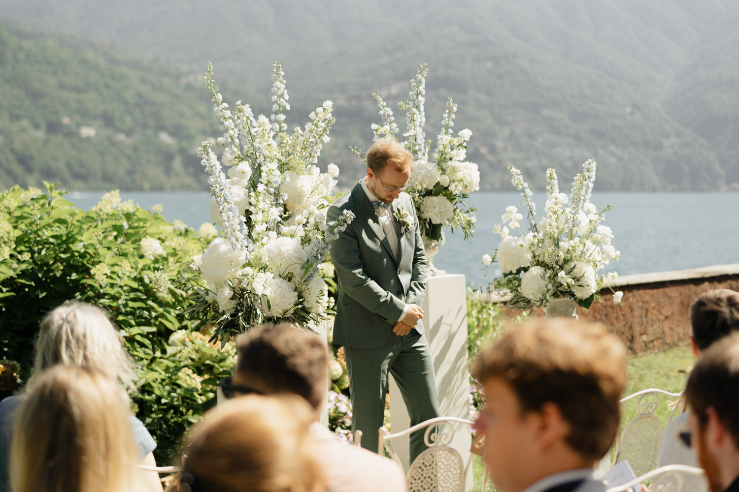 Freie Trauung Outdoor direkt am Comer See Lago di Como in Italien in der Villa Regina Teodolinda neben der Villa Balbiano