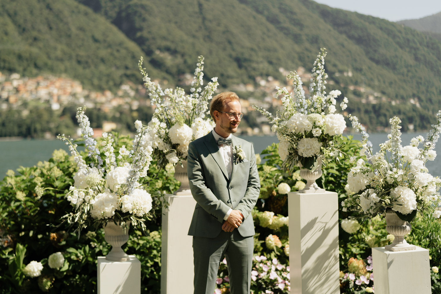 Freie Trauung Outdoor direkt am Comer See Lago di Como in Italien in der Villa Regina Teodolinda neben der Villa Balbiano