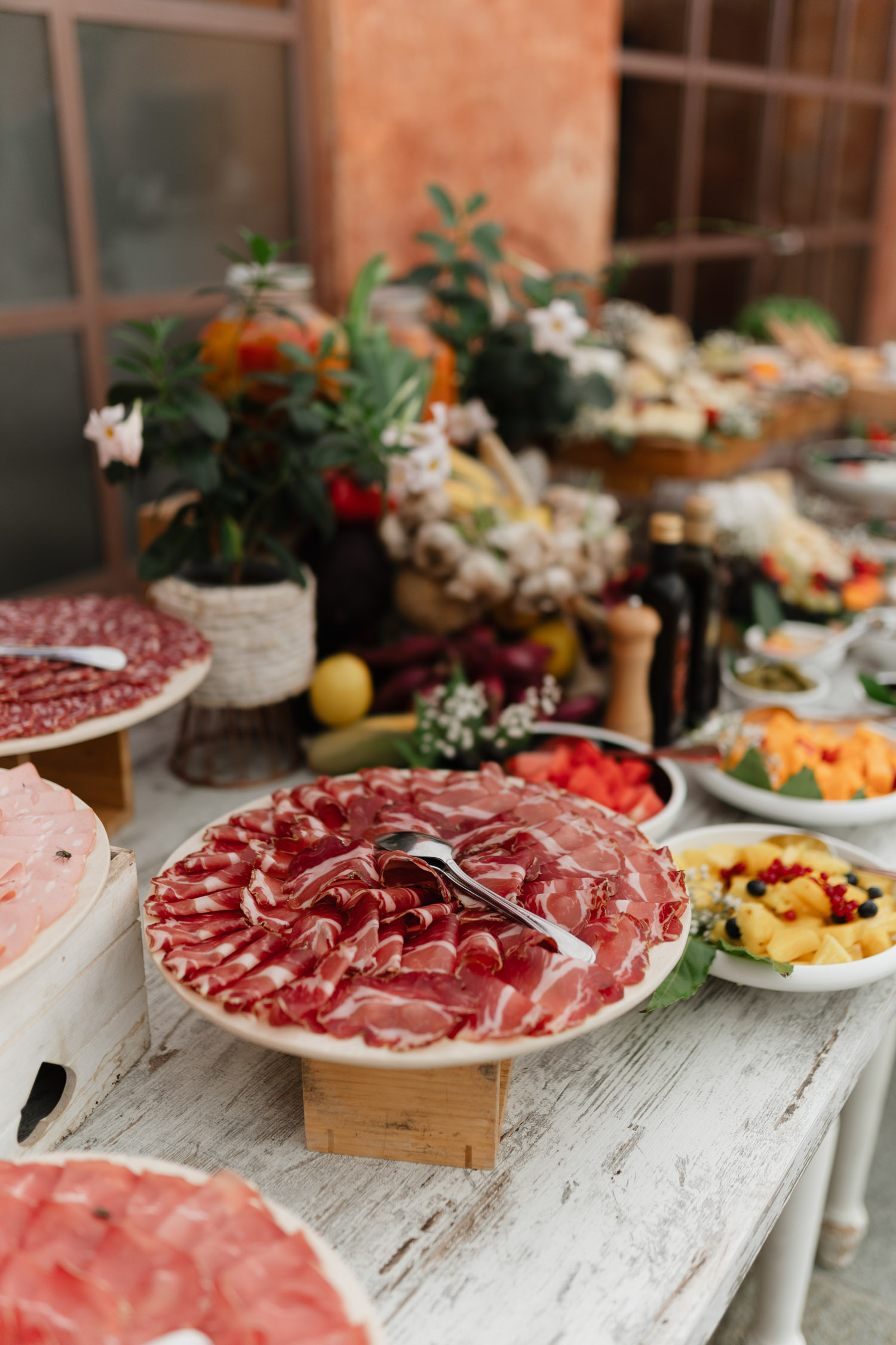 Italienisches Essen Freie Trauung Outdoor direkt am Comer See Lago di Como in Italien in der Villa Regina Teodolinda neben der Villa Balbiano