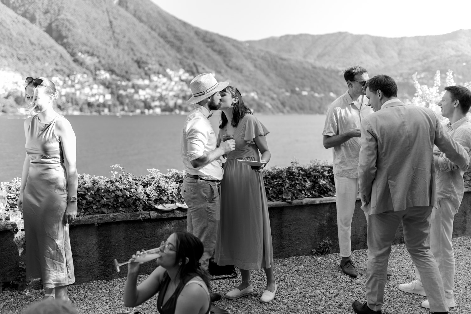 Hochzeitsfotograf Gästeportraits am Comer See Lago di Como in Italien in der Villa Regina Teodolinda neben der Villa Balbiano