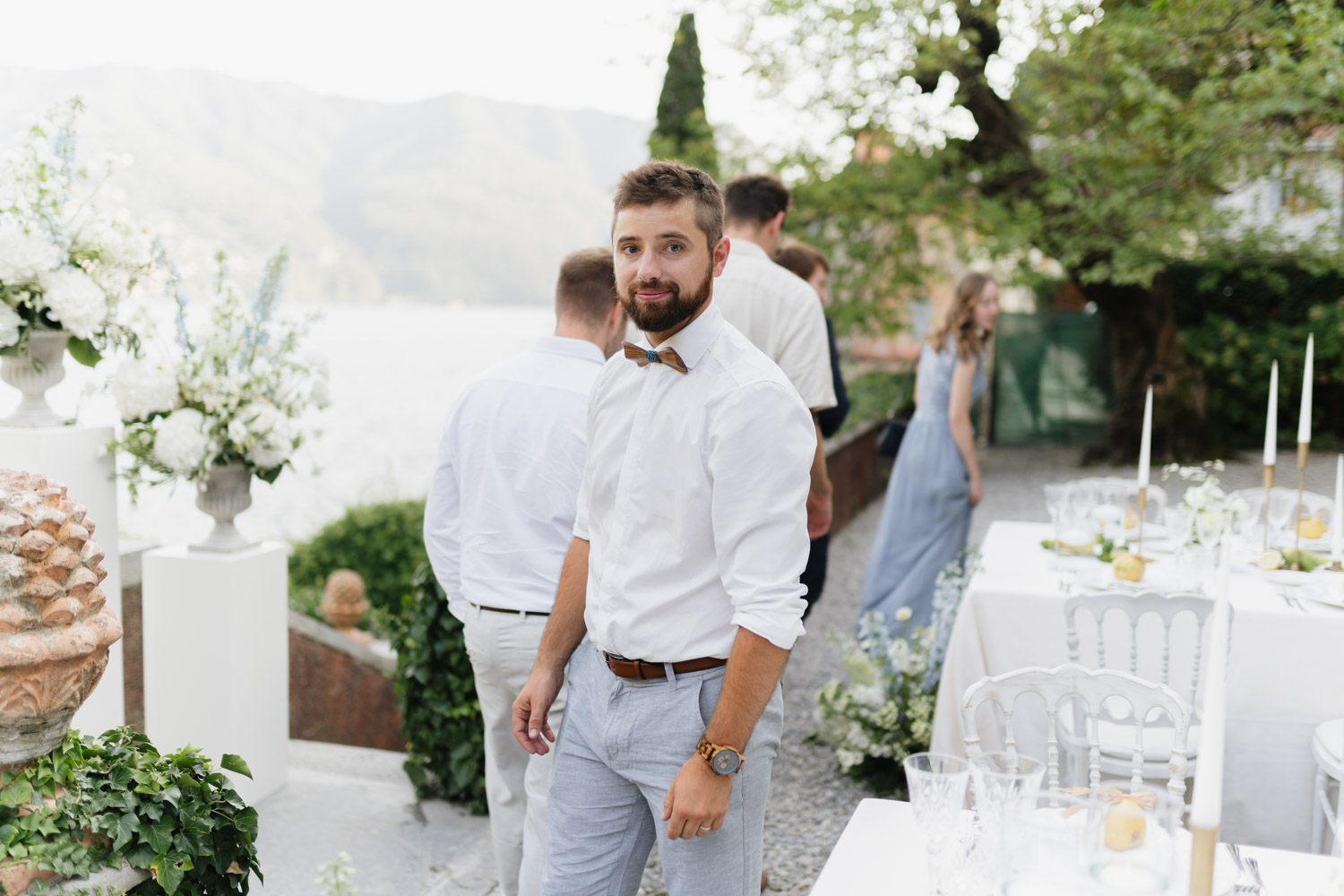 Hochzeitsfotograf Gästeportraits am Comer See Lago di Como in Italien in der Villa Regina Teodolinda neben der Villa Balbiano